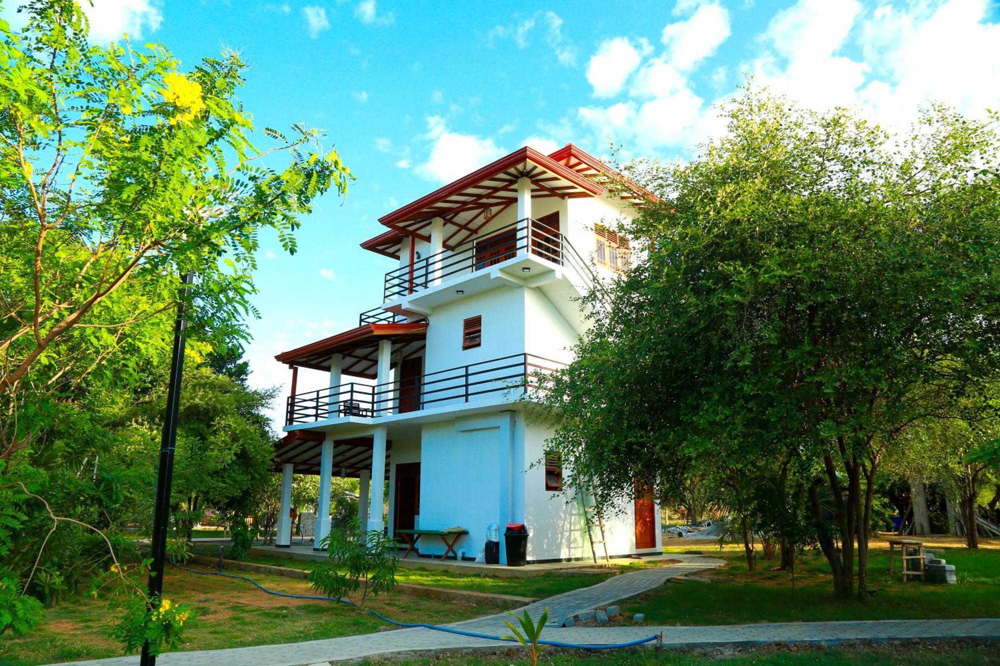 Lake Villa Resort Тіссамахарама Екстер'єр фото