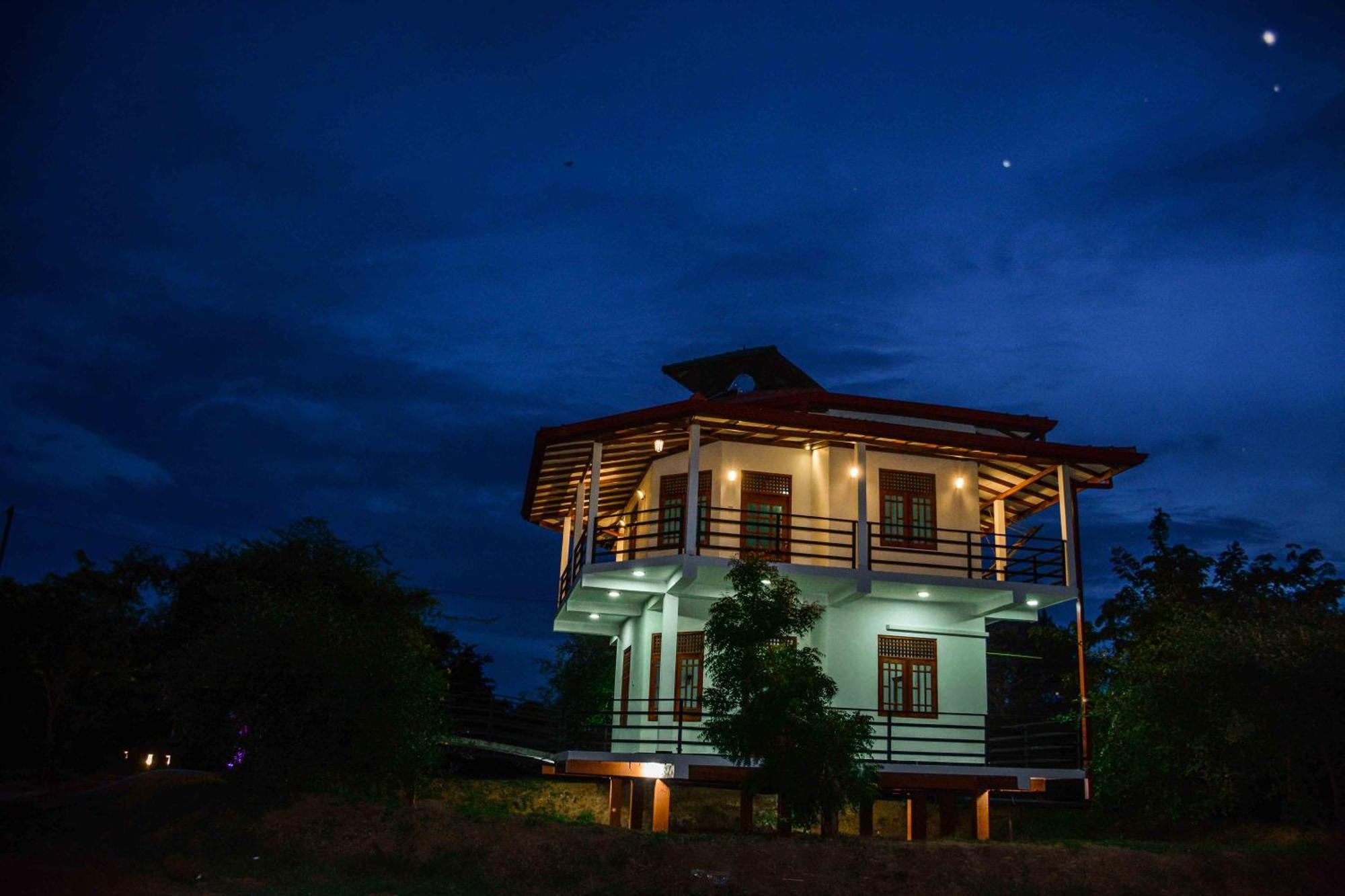 Lake Villa Resort Тіссамахарама Екстер'єр фото